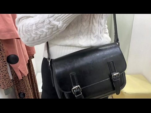 ❤️ Offentlig onani af ung kælling FeralBerry med en dildo i prøverummet ❤️❌ Porno at da.rassadakubani.ru ❌️❤
